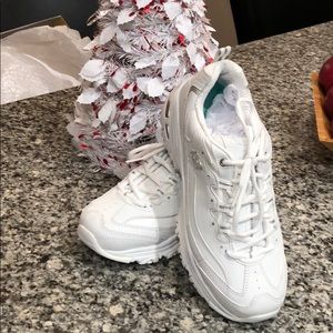 Skechers D’lites size 9 NEVER BEEN WORN